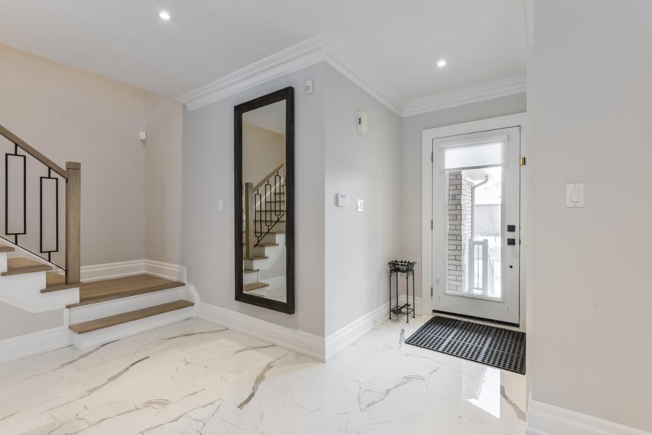 Luxury Adventure, Rutherford Go Station & Wonderland Vaughan Exterior foto